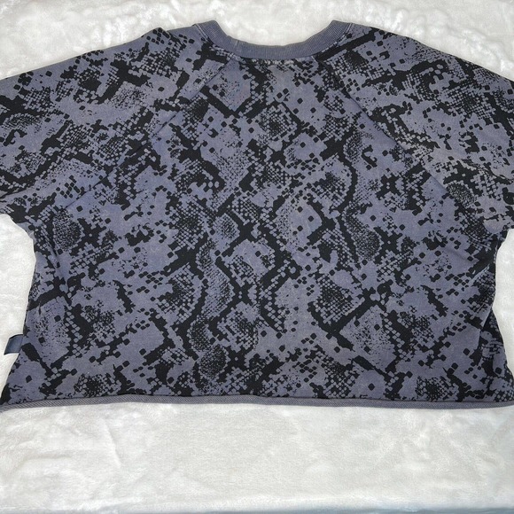 Joy Lab Women's Blue Snake Print Long Sleeve Crew Neck Cropped Sweatshirt Size L - Picture 7 of 12